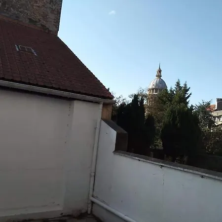 Logement Rez-de-chaussee, Entree Privative + Cour Appartamento *