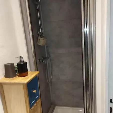 Logement Rez-de-chaussee, Entree Privative + Cour